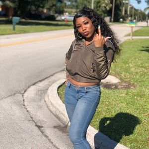 Meet your Posher, Laurendy